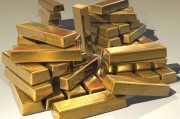 如何设定炒黄金的最低资金要求？这种要求如何影响投资策略？