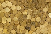 纸黄金收盘价值对市场有何启示？这种启示如何帮助你做出明智的投资决策？